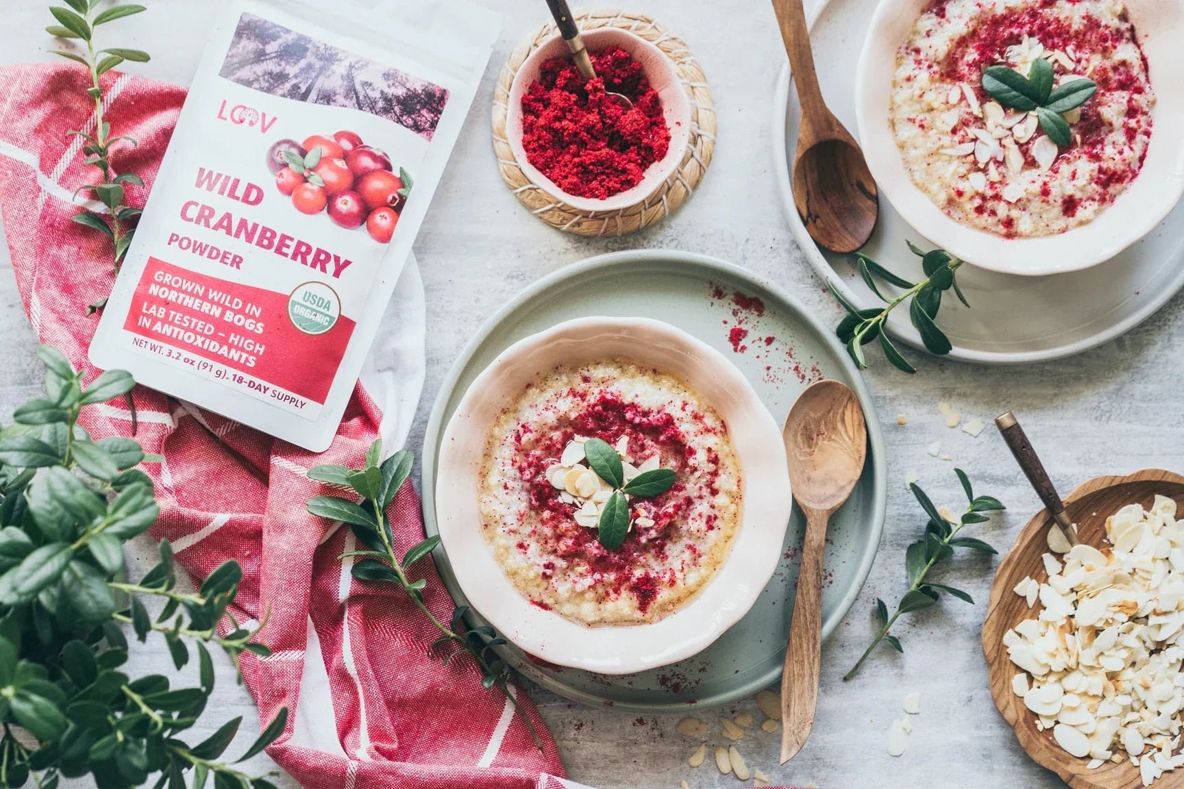 Quinoa Breakfast Bowl with Cranberry and Almond Flakes - Farmatuur